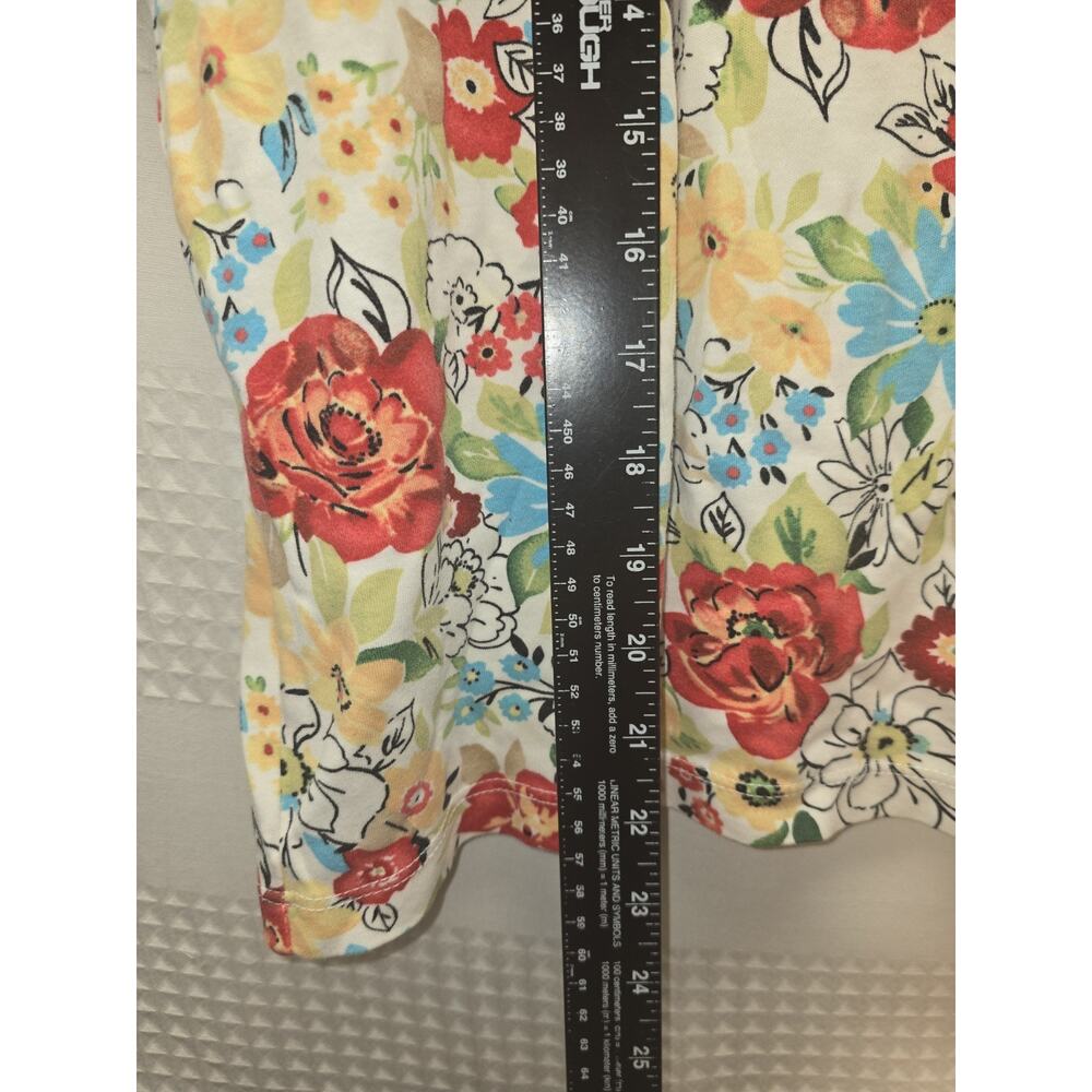 White Stag women's vintage-style t-shirt featuring a colorful floral Size Lrg... - Picture 4 of 6